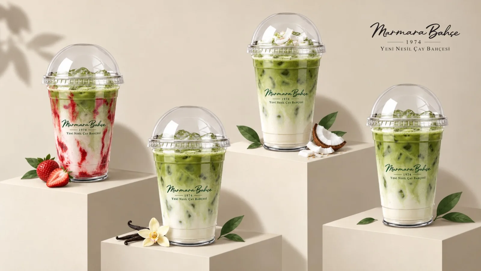 Çilekli, vanilyalı, hindistan cevizli ve sade buzlu matcha latte, Marmara Bahçe bardaklarında.